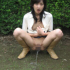 昭和世代のオバサン熟女が放尿露出してる画像って、なんでこんなエロいんだ？[15枚]