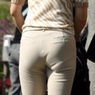 30手前のアラサー人妻が着衣でお尻を突き出してる画像がめちゃシコ[12枚]