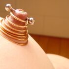 エロいカラダしたお姉さんがニップルピアスでエッチな格好になってる画像から目が離せない[26枚]