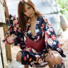 色っぽい人妻奥さまが着物・和服巫女和服で誘ってくる画像[35枚]