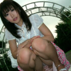 エッチ好きそうな人妻奥さんがしゃがんでパンティ見えちゃってる画像がアツい！[45枚]