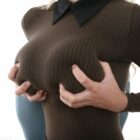 絶品巨乳のお姉さんがセーターとかハイネックでＳＥＸＹボディを見せてくれる画像、勃起まで６秒ですわ[46枚]