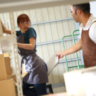 倉庫勤務中でも拒めずやらせてくれる地味巨乳パート妻は騎乗位になると物凄いこねくり腰で中出しをせまるエロ狂いに豹変 【画像＋動画】