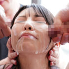 一般男女モニタリングAV マジックミラーの向こうには愛する旦那！夫自慢の美人すぎる清楚妻へ初めての大量顔面ぶっかけ！溜まりにたまった濃厚精子を浴びせられて髪・顔・身体まで精子でべっとり！ニオイたつチ○ポ汁に火照ってしまった奥様は旦那のすぐ横でザーメンまみれ… 【画像＋動画】