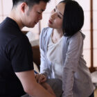 AM 02:00 深夜のコンビニ。 駐車場でほろ酔う人妻に、夜勤の僕は唇を奪われて―。 舞原聖 【画像＋動画】