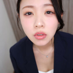 【VR】初VR 久遠美緒 社長の愛人と噂されている才色兼備な秘書の久遠さんと社内で二人きり。真面目の皮をかぶったドM淫乱妻だと知った僕は仕事終わり、ホテルで朝まで生ハメ中出しに狂ってしまった…。【超高画質8K】 【画像＋動画】