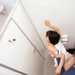 図書館サイレント痴●～公衆の面前で犯●れた若妻～ 葵つかさ 【画像＋動画】