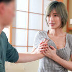 義母の食べ頃ボインに吸い寄せられた巨乳大好き中出し息子 君島みお 【画像＋動画】